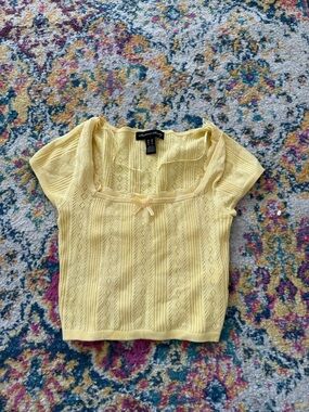 yellow lace trim knit cropped top in xs